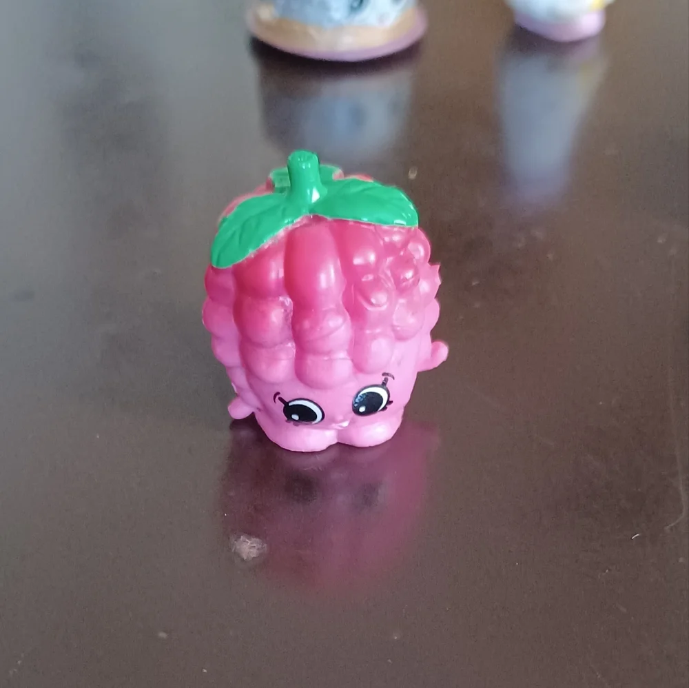 Shopkins Rasberry necklace - Picture 1 of 2